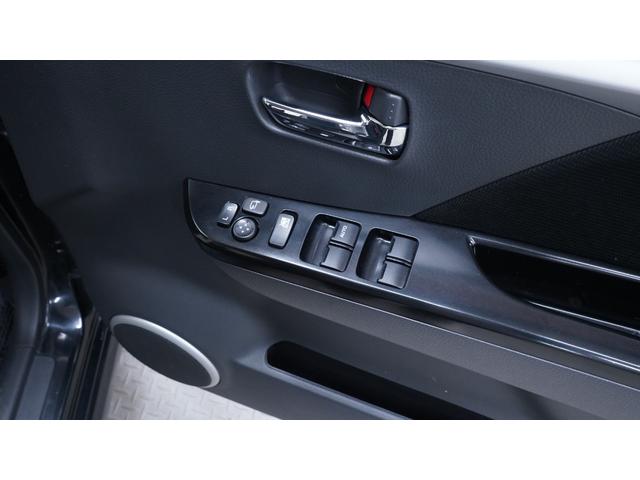 ワゴンＲスティングレー リミテッドＩＩ　禁煙車　スマートキー　プッシュスタート　インパネＡＴ　ベンチシート　アームレスト　ＨＩＤヘッドライト　革巻きハンドル　　シートヒーター　助手席下収納　電動格納ドアミラー　純正１５インチアルミホイール（14枚目）