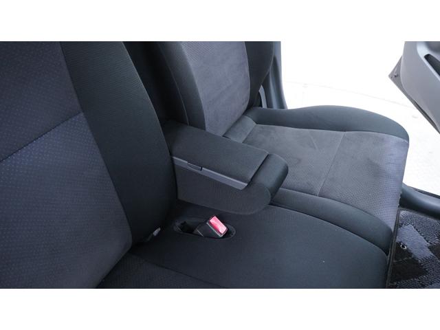 ワゴンＲスティングレー リミテッドＩＩ　禁煙車　スマートキー　プッシュスタート　インパネＡＴ　ベンチシート　アームレスト　ＨＩＤヘッドライト　革巻きハンドル　　シートヒーター　助手席下収納　電動格納ドアミラー　純正１５インチアルミホイール（23枚目）