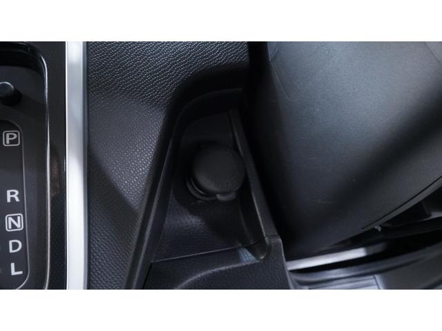 ワゴンＲスティングレー リミテッドＩＩ　禁煙車　スマートキー　プッシュスタート　インパネＡＴ　ベンチシート　アームレスト　ＨＩＤヘッドライト　革巻きハンドル　　シートヒーター　助手席下収納　電動格納ドアミラー　純正１５インチアルミホイール（25枚目）