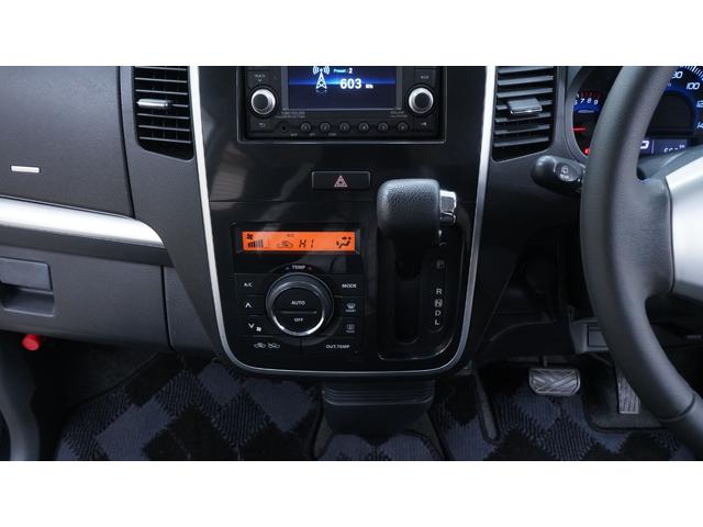 ワゴンＲスティングレー リミテッドＩＩ　禁煙車　スマートキー　プッシュスタート　インパネＡＴ　ベンチシート　アームレスト　ＨＩＤヘッドライト　革巻きハンドル　　シートヒーター　助手席下収納　電動格納ドアミラー　純正１５インチアルミホイール（27枚目）