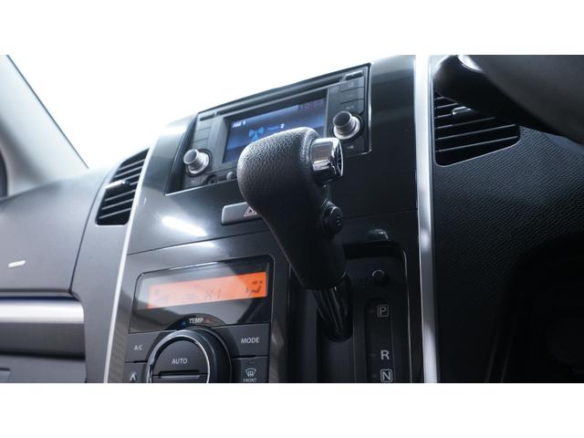 ワゴンＲスティングレー リミテッドＩＩ　禁煙車　スマートキー　プッシュスタート　インパネＡＴ　ベンチシート　アームレスト　ＨＩＤヘッドライト　革巻きハンドル　　シートヒーター　助手席下収納　電動格納ドアミラー　純正１５インチアルミホイール（28枚目）