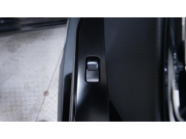 ワゴンＲスティングレー リミテッドＩＩ　禁煙車　スマートキー　プッシュスタート　インパネＡＴ　ベンチシート　アームレスト　ＨＩＤヘッドライト　革巻きハンドル　　シートヒーター　助手席下収納　電動格納ドアミラー　純正１５インチアルミホイール（41枚目）