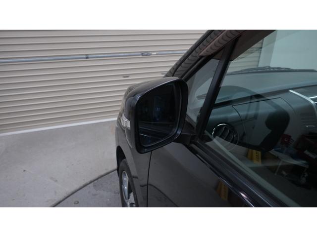 ワゴンＲスティングレー リミテッドＩＩ　禁煙車　スマートキー　プッシュスタート　インパネＡＴ　ベンチシート　アームレスト　ＨＩＤヘッドライト　革巻きハンドル　　シートヒーター　助手席下収納　電動格納ドアミラー　純正１５インチアルミホイール（58枚目）