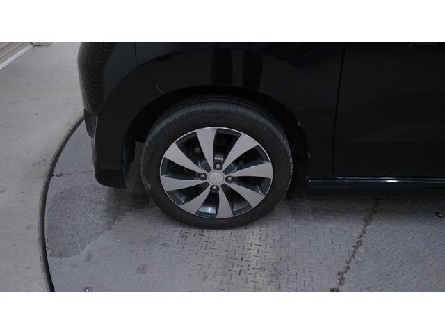 ワゴンＲスティングレー リミテッドＩＩ　禁煙車　スマートキー　プッシュスタート　インパネＡＴ　ベンチシート　アームレスト　ＨＩＤヘッドライト　革巻きハンドル　　シートヒーター　助手席下収納　電動格納ドアミラー　純正１５インチアルミホイール（59枚目）