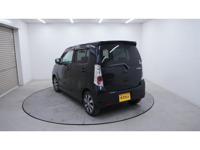 ワゴンＲスティングレー リミテッドＩＩ　禁煙車　スマートキー　プッシュスタート　インパネＡＴ　ベンチシート　アームレスト　ＨＩＤヘッドライト　革巻きハンドル　　シートヒーター　助手席下収納　電動格納ドアミラー　純正１５インチアルミホイール（63枚目）