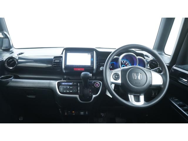 Ｎ－ＢＯＸカスタム Ｇ　ＳＳブラックスタイルパッケージ　禁煙車　あんしんパッケージ　Ｇａｔｈｅｒｓ’メモリーナビ　フルセグＴＶ　ＣＤ／ＤＶＤ再生　バックカメラ　両側パワースライドドア　スマートキー　プッシュスタート　インパネＡＴ　ベンチシート　アームレスト（3枚目）