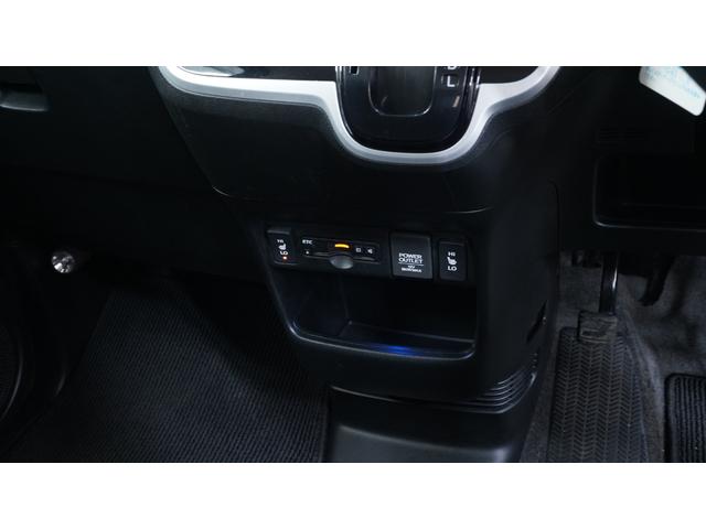 Ｎ－ＢＯＸカスタム Ｇ　ＳＳブラックスタイルパッケージ　禁煙車　あんしんパッケージ　Ｇａｔｈｅｒｓ’メモリーナビ　フルセグＴＶ　ＣＤ／ＤＶＤ再生　バックカメラ　両側パワースライドドア　スマートキー　プッシュスタート　インパネＡＴ　ベンチシート　アームレスト（11枚目）