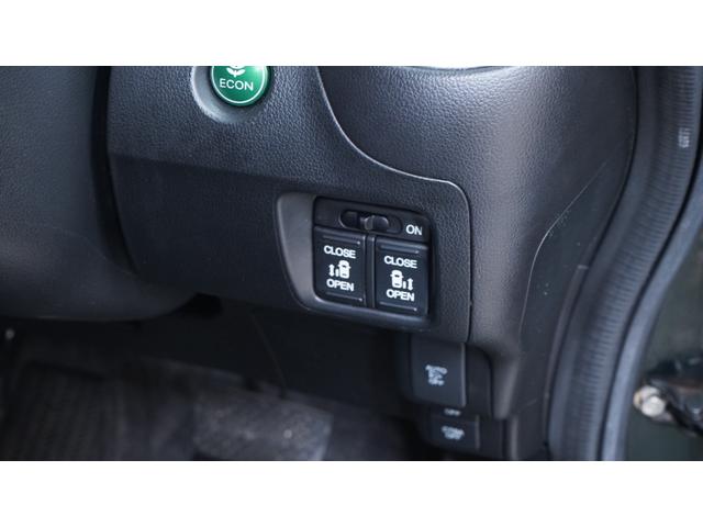 Ｎ－ＢＯＸカスタム Ｇ　ＳＳブラックスタイルパッケージ　禁煙車　あんしんパッケージ　Ｇａｔｈｅｒｓ’メモリーナビ　フルセグＴＶ　ＣＤ／ＤＶＤ再生　バックカメラ　両側パワースライドドア　スマートキー　プッシュスタート　インパネＡＴ　ベンチシート　アームレスト（12枚目）