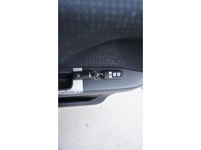 Ｎ－ＢＯＸカスタム Ｇ　ＳＳパッケージ　禁煙車　後期　純正ナビ　フルセグＴＶ　バックカメラ　両側パワースライドドア　衝突被害軽減ブレーキ　スマートキー　ＡＵＴＯライト　ＡＵＴＯエアコン　ＥＴＣ　純正１４インチアルミ　アイドリングストップ（17枚目）