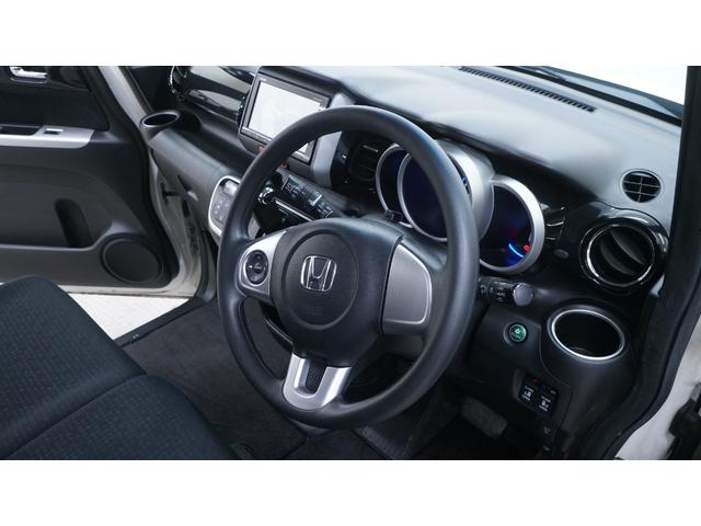 Ｎ－ＢＯＸカスタム Ｇ　ＳＳパッケージ　禁煙車　後期　純正ナビ　フルセグＴＶ　バックカメラ　両側パワースライドドア　衝突被害軽減ブレーキ　スマートキー　ＡＵＴＯライト　ＡＵＴＯエアコン　ＥＴＣ　純正１４インチアルミ　アイドリングストップ（19枚目）