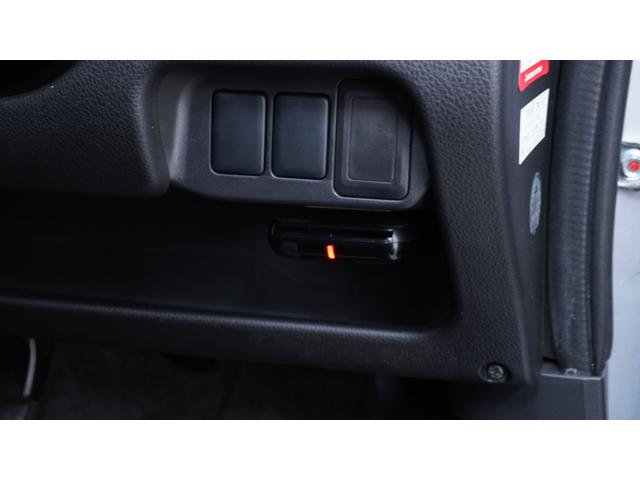 ｅＫカスタム Ｔ　禁煙車　社外ナビ　フルセグＴＶ　ＣＤ／ＤＶＤ　バックモニター　ＨＩＤヘッドライト　ＡＵＴＯライト　スマートキー　プッシュスタート　アームレスト　純正１５インチアルミホイール　革巻きハンドル　ＥＴＣ（11枚目）