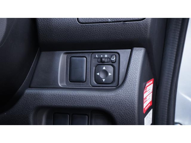 ｅＫカスタム Ｔ　禁煙車　社外ナビ　フルセグＴＶ　ＣＤ／ＤＶＤ　バックモニター　ＨＩＤヘッドライト　ＡＵＴＯライト　スマートキー　プッシュスタート　アームレスト　純正１５インチアルミホイール　革巻きハンドル　ＥＴＣ（21枚目）