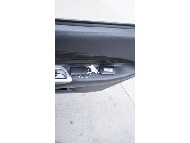 ｅＫカスタム Ｔ　禁煙車　ターボ　ディスプレイオーディオ　バックカメラ　スマートキー　プッシュスタート　ベンチシート　アームレスト　革巻きハンドル　電動格納ドアミラーウィンカー　純正１５インチアルミホイール（15枚目）