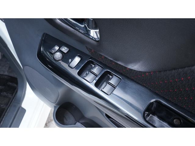 スペーシアカスタム GS パワースライドドア スマートキー プッシュスタート ベンチシート アームレスト ステアリングスイッチ チルトステアリング シートリフター HIDヘッドライト AUTOライト フォグライト(13枚目)