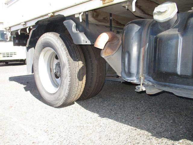 エルフトラック フルフラットロー　２ｔ積　平ボディ　オートマ　キーレス　集中ドアロック　全低床（15枚目）