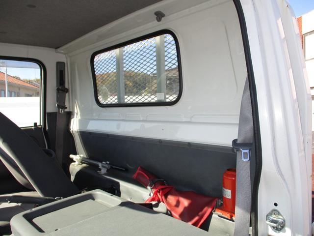 エルフトラック フルフラットロー　２ｔ積　平ボディ　オートマ　キーレス　集中ドアロック　全低床（32枚目）