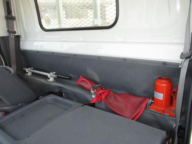 エルフトラック フルフラットロー　２ｔ積　平ボディ　オートマ　キーレス　集中ドアロック　全低床（33枚目）