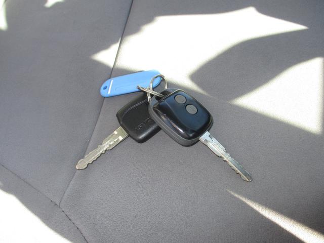 エルフトラック フルフラットロー　２ｔ積　平ボディ　オートマ　キーレス　集中ドアロック　全低床（34枚目）