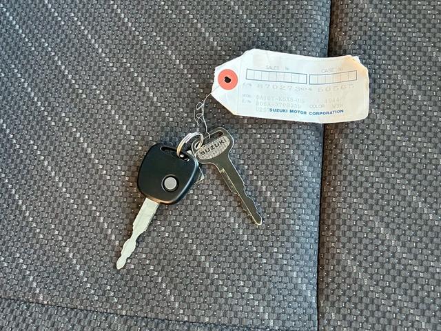 スーパーキャリイ 禁煙車 デュアルカメラブレーキサポート LEDヘッドランプ オートライトシステム ハイビームアシスト 電動格納ドアミラー キーレスエントリーシステム LED作業灯 エアコン パワステ パワーウインドウ(5枚目)