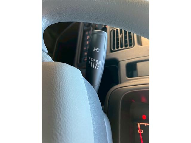 スーパーキャリイ 禁煙車 デュアルカメラブレーキサポート LEDヘッドランプ オートライトシステム ハイビームアシスト 電動格納ドアミラー キーレスエントリーシステム LED作業灯 エアコン パワステ パワーウインドウ(13枚目)