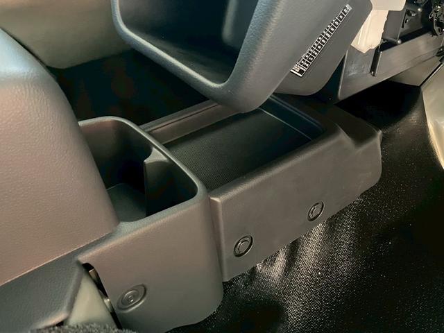 スーパーキャリイ 禁煙車 デュアルカメラブレーキサポート LEDヘッドランプ オートライトシステム ハイビームアシスト 電動格納ドアミラー キーレスエントリーシステム LED作業灯 エアコン パワステ パワーウインドウ(23枚目)