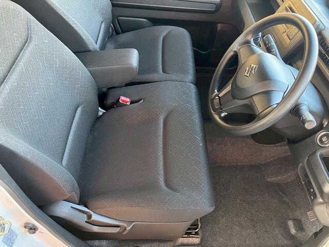 ワゴンR FX 禁煙車 CDプレーヤー装着車 デュアルカメラブレーキサポート 後退時ブレーキサポート オートライトシステム キーレスエントリーシステム 運転席シートヒーター フルオートエアコン アンブレラホルダー(18枚目)