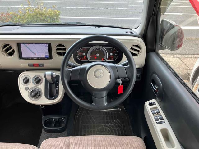 ミラココア ココアＬ　ナビ　ＴＶ　キーレスエントリー　アイドリングストップ　電動格納ミラー　ベンチシート　ＣＶＴ　盗難防止システム　ＡＢＳ　ＣＤ　ＵＳＢ　衝突安全ボディ　エアコン　パワーステアリング　パワーウィンドウ（3枚目）