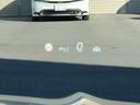 【HUD】ヘッドアップディスプレイとは、運転手が眼下にあるダッシュボードから視線を外すことなく、フロントガラスに情報を表示するディスプレイ技術のことです