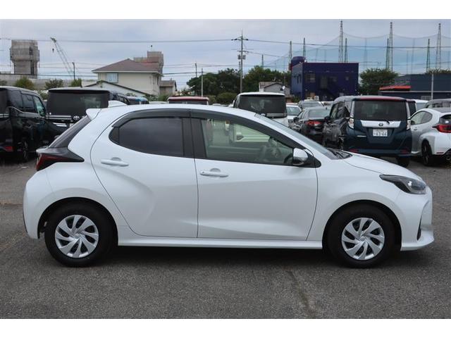 ヤリス Ｘ　メモリーナビ　バックカメラ　衝突被害軽減システム　ＥＴＣ　ドラレコ　ワンオーナー（3枚目）