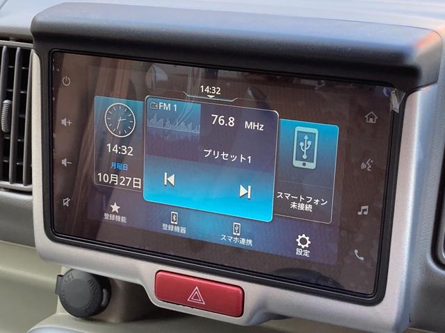 ７インチディスプレイオーディオ。ラジオやＢｌｕｅｔｏｏｔｈ接続による音楽再生、全方位モニターやバックカメラ表示など多くの機能を使用できます。スマートフォン連携によって対応する地図アプリの表示も可能。