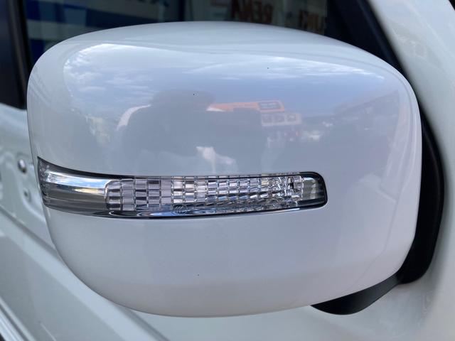 サイドターンランプです。ドアミラーに装着されていることから、第三者から視認しやすく、デザインもスタイリッシュ。