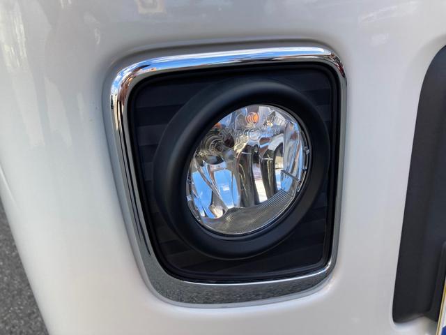 フォグランプです。霧や降雨時などにおいて視界確保に役立つライトです。