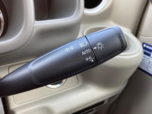 オートライトシステム搭載。ヘッドライトの付け忘れによる事故や、消し忘れによるバッテリー上がりを防止できます。