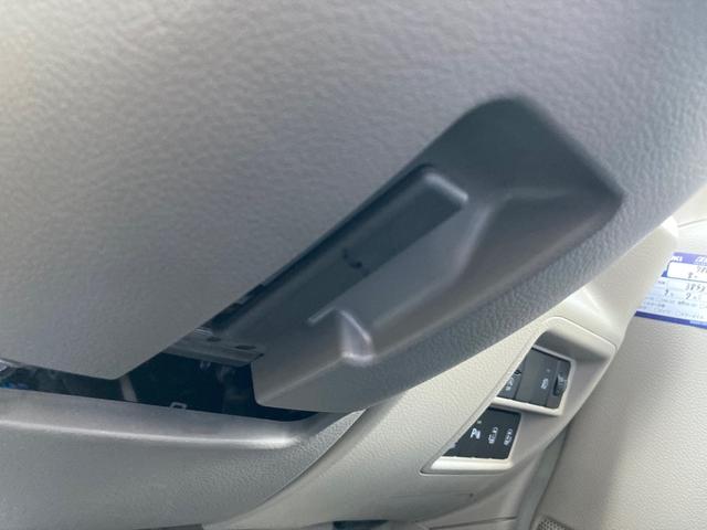 ドライバーの体格に合わせて、ステアリングの位置を調整可能。疲れにくく快適で、運転しやすいドライビングポジションを確保できます。