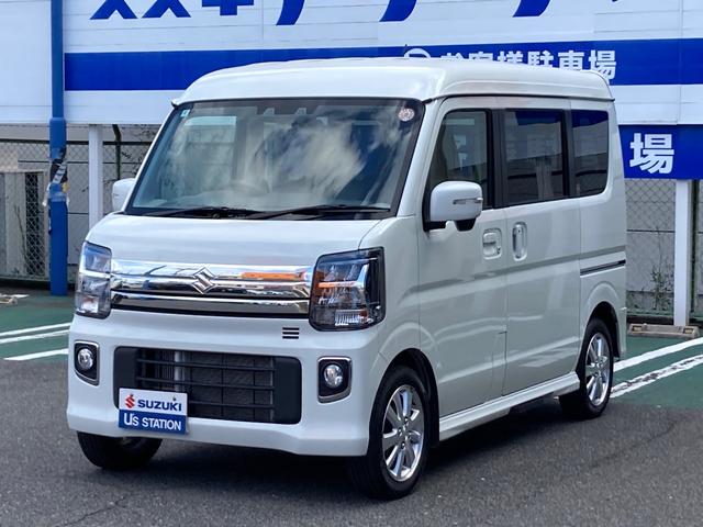 前方に壁などがある駐車場などで、アクセルペダルを強く踏み込むと、最長約５秒間、エンジン出力を自動的に抑制。急発進・急加速による衝突回避に貢献します。