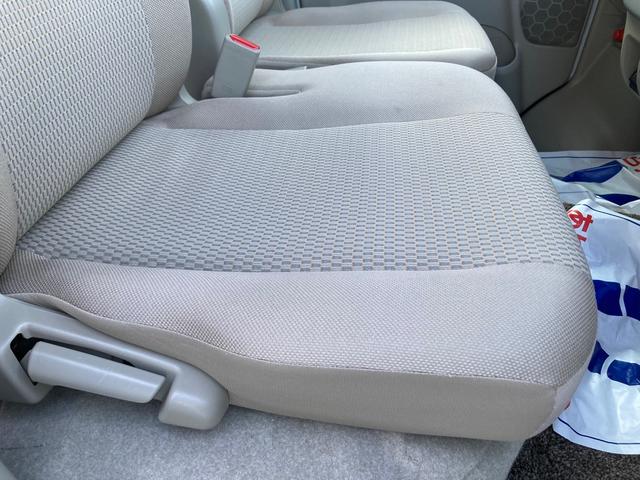 シートはへたりもなく綺麗な状態です。