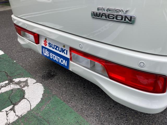 後方に障害物があるにもかかわらず、アクセルペダルを強く踏み込むと、エンジン出力を自動的に抑制。急発進・急加速による衝突回避に貢献します。