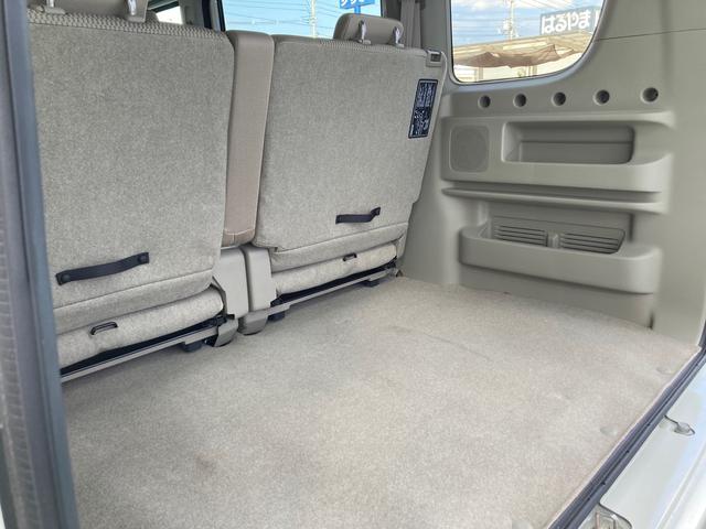 ４人乗っても、ゆとりあるカーゴスペース。家族や友達との旅行はもちろん、趣味の道具を積むスペースにも最適。
