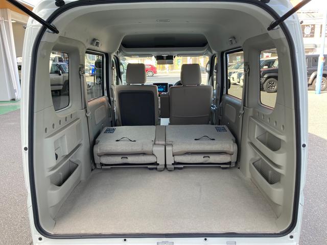 広いスペースを多彩に使いこなせるシートアレンジ。