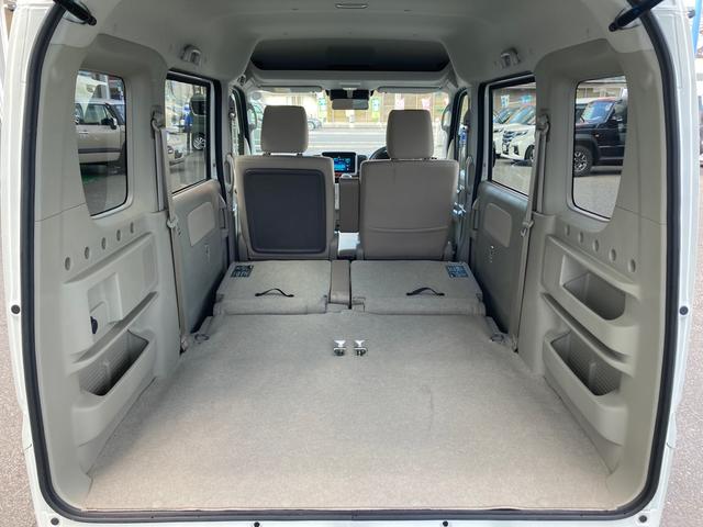 広いスペースを多彩に使いこなせるシートアレンジ。