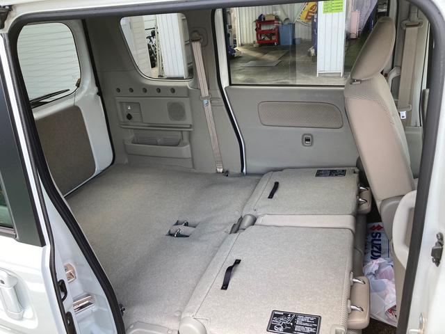 多彩なシートアレンジで長尺物も余裕で積載。フルフラットにすれば、車中泊もできる快適空間に。