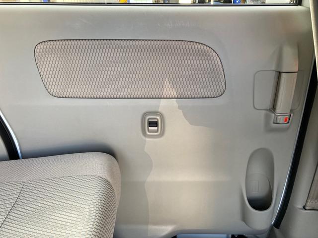 後席用ドリンクホルダー。