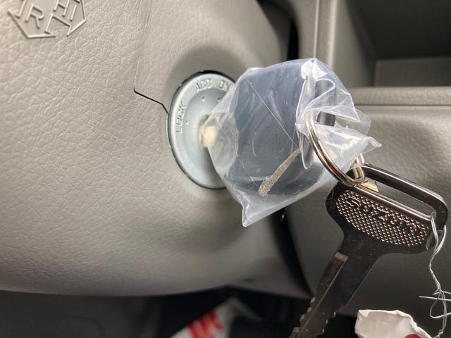 エブリイ ＰＡリミテッド　衝突被害軽減ブレーキ　ＡＭ／ＦＭラジオ　ＵＳＢ充電ソケット　キーレスエントリー　オートライト　車線逸脱警報機能　先行車発進お知らせ機能　リヤパーキングセンサー　登録済み（届け出済み）未使用車　禁煙車（13枚目）