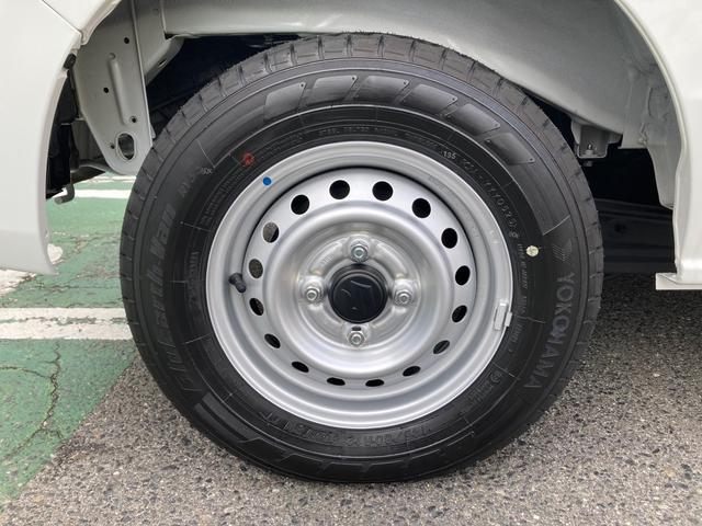 エブリイ ＰＡリミテッド　衝突被害軽減ブレーキ　ＡＭ／ＦＭラジオ　ＵＳＢ充電ソケット　キーレスエントリー　オートライト　車線逸脱警報機能　先行車発進お知らせ機能　リヤパーキングセンサー　登録済み（届け出済み）未使用車　禁煙車（26枚目）