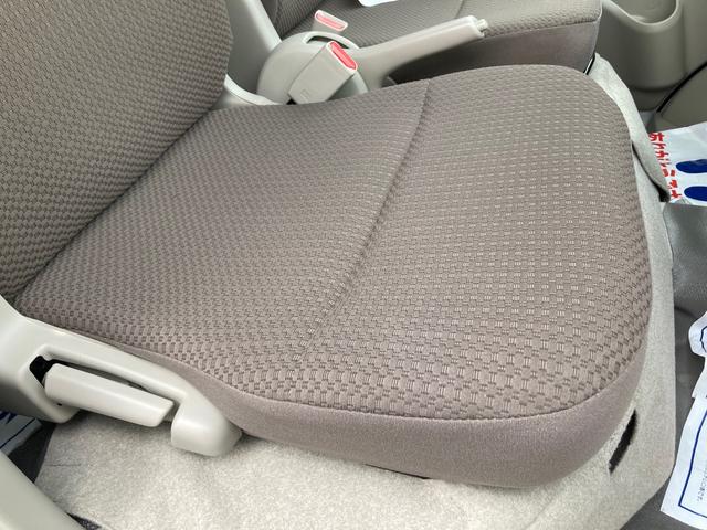 エブリイ ＰＡリミテッド　衝突被害軽減ブレーキ　ＡＭ／ＦＭラジオ　ＵＳＢ充電ソケット　キーレスエントリー　オートライト　車線逸脱警報機能　先行車発進お知らせ機能　リヤパーキングセンサー　登録済み（届け出済み）未使用車　禁煙車（34枚目）