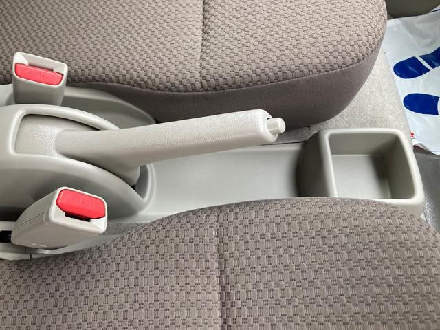 エブリイ ＰＡリミテッド　衝突被害軽減ブレーキ　ＡＭ／ＦＭラジオ　ＵＳＢ充電ソケット　キーレスエントリー　オートライト　車線逸脱警報機能　先行車発進お知らせ機能　リヤパーキングセンサー　登録済み（届け出済み）未使用車　禁煙車（36枚目）