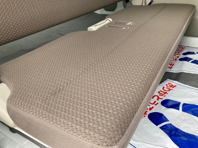 エブリイ ＰＡリミテッド　衝突被害軽減ブレーキ　ＡＭ／ＦＭラジオ　ＵＳＢ充電ソケット　キーレスエントリー　オートライト　車線逸脱警報機能　先行車発進お知らせ機能　リヤパーキングセンサー　登録済み（届け出済み）未使用車　禁煙車（50枚目）