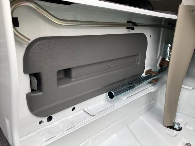 エブリイ ＰＡリミテッド　衝突被害軽減ブレーキ　ＡＭ／ＦＭラジオ　ＵＳＢ充電ソケット　キーレスエントリー　オートライト　車線逸脱警報機能　先行車発進お知らせ機能　リヤパーキングセンサー　登録済み（届け出済み）未使用車　禁煙車（51枚目）