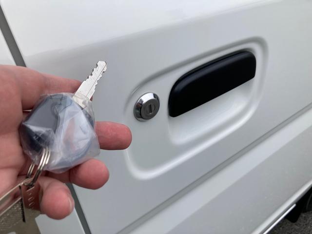 エブリイ ＰＡリミテッド　衝突被害軽減ブレーキ　ＡＭ／ＦＭラジオ　ＵＳＢ充電ソケット　キーレスエントリー　オートライト　車線逸脱警報機能　先行車発進お知らせ機能　リヤパーキングセンサー　登録済み（届け出済み）未使用車　禁煙車（53枚目）