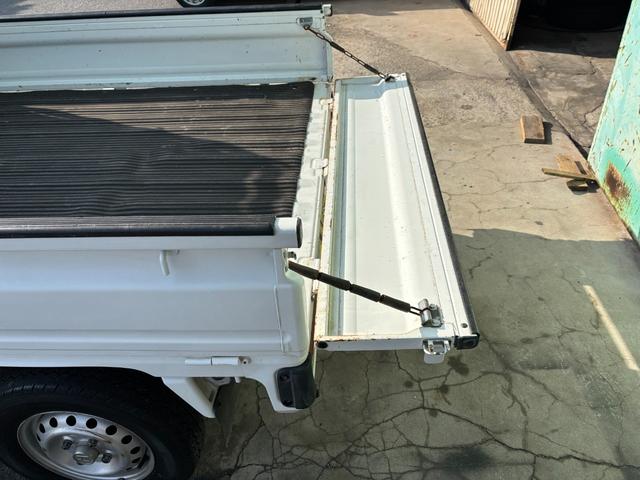 ���X�͔[�Ԑ����̍ہA���W�G�^�[�E�����E�u���[�L�E���C�g�E�G���W���E�G�A�R���Ȃǂ�������_���v���܂��B���������łȂ��ǎ��ȏ��i�����͂��������܂��B